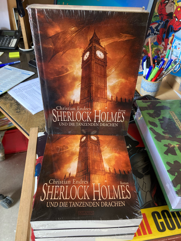 Die letzten gedruckten Exemplare meines Romans »Sherlock Holmes und die tanzenden Drachen« in Hermkes Romanboutique in Würzburg.